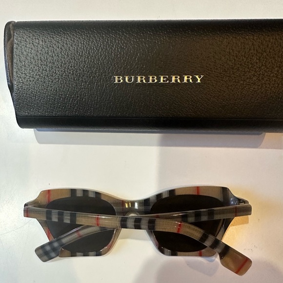 Burberry Vintage Check Square Frame Sunglasses, Excellent Condition - Picture 8 of 11